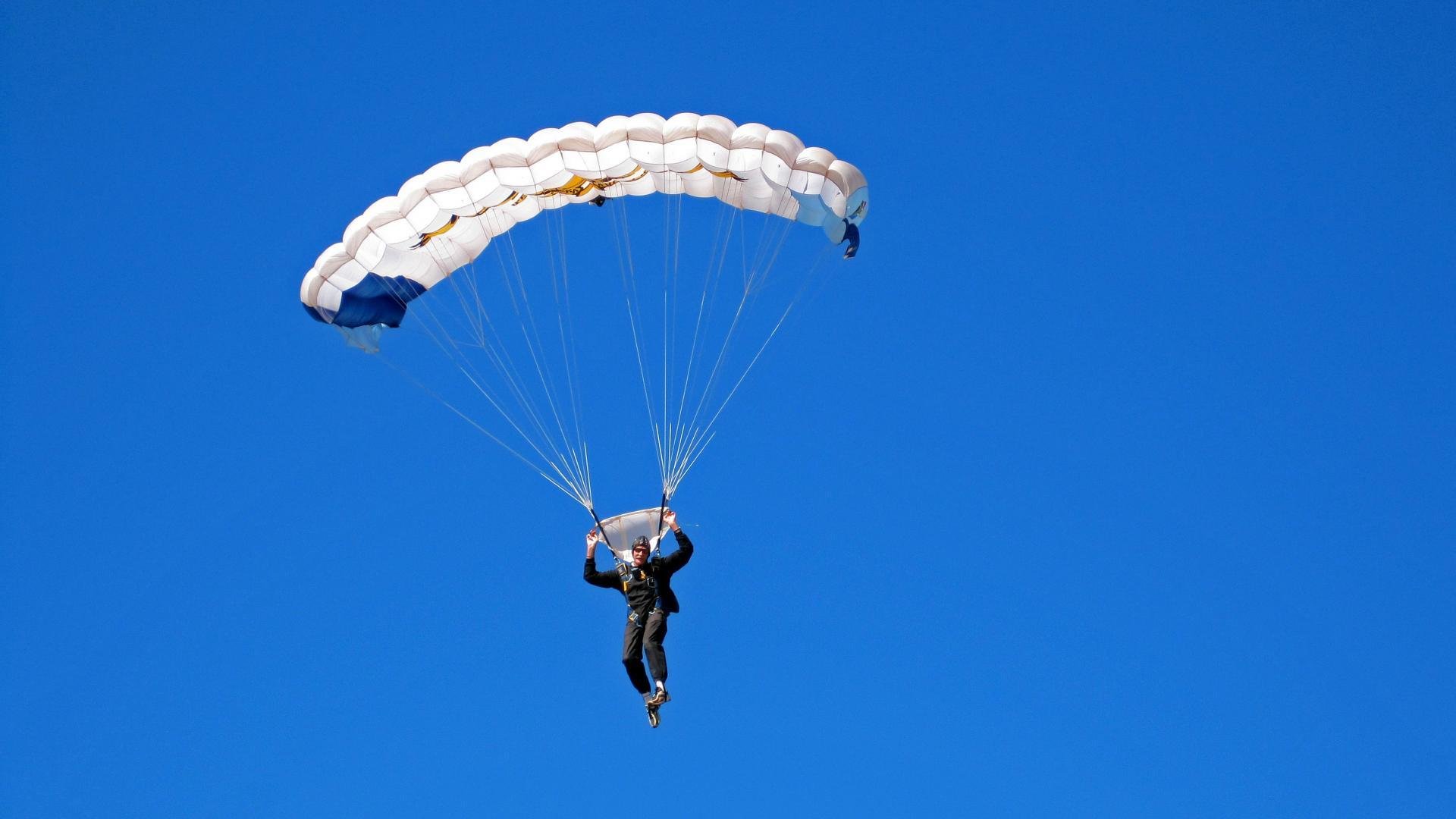 AYX SPORTS-法国锋线三叉戟迷失在小组赛，法国三叉戟足球