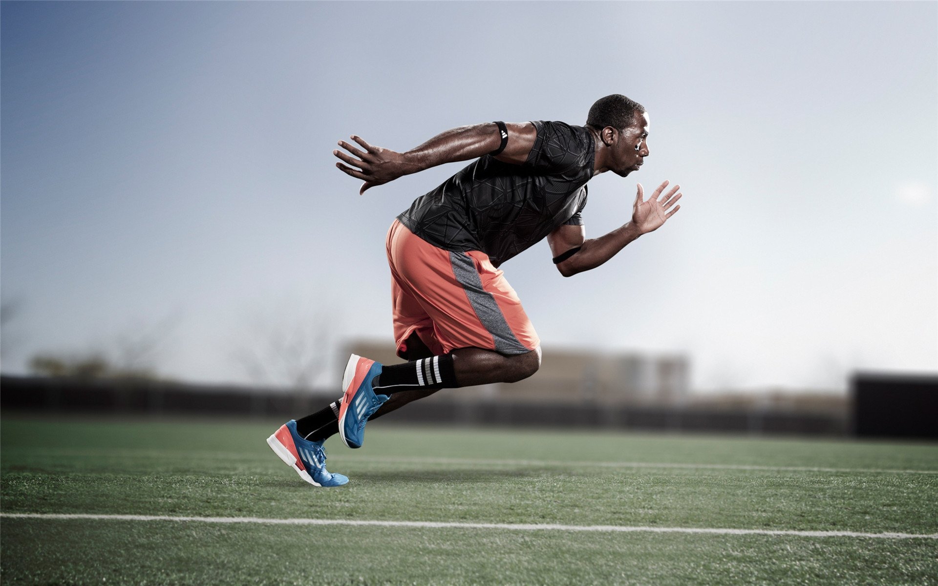 绿茵征服：精彩跨界运动员的篮球奇缘，绿茵驰骋